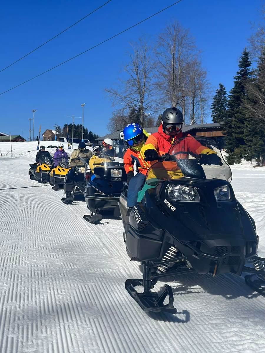 Групповая поездка снегоходы